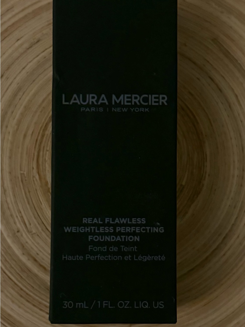 laura mercier Real Flawless Weightless Perfecting Foundation - Black